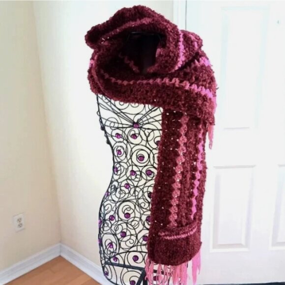NEW Hand-Knitted Chunky Hooded Scarf Shawl Wrap Pockets & Fringes Burgundy OS - Picture 2 of 13